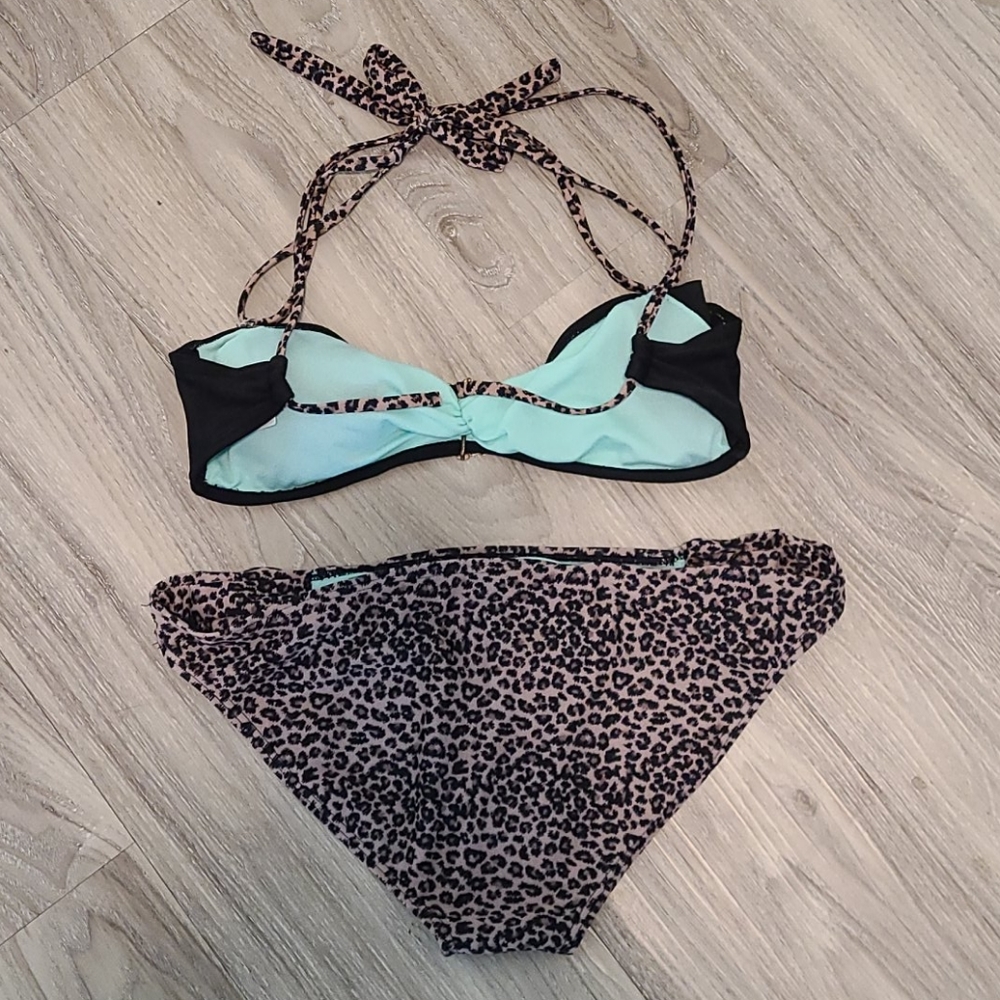 Bikini - Picture 2 of 2